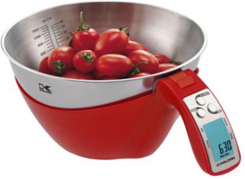 Kalorik EKS 39724 R Red iSense Digital Kitchen Scale; Cup scale with detachable stainless steel bowl, extra-large capacity 1.5L/qt; Measures automatically the volume in US cups of the most common ingredients: milk, water, oil, flour. No more guesswork with new recipes; Large backlit LCD display for an optimal readability (1.5